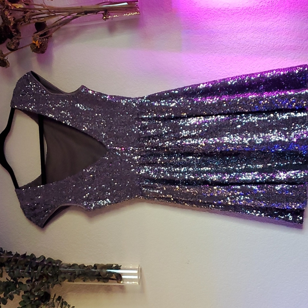 Dress - Picture 2 of 2